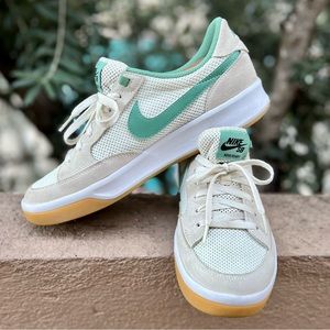 Nike Adversary